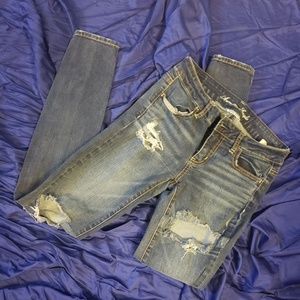 American eagle size 4 distressed jeans